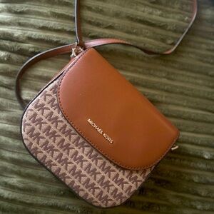 Michael kors crossbody purse